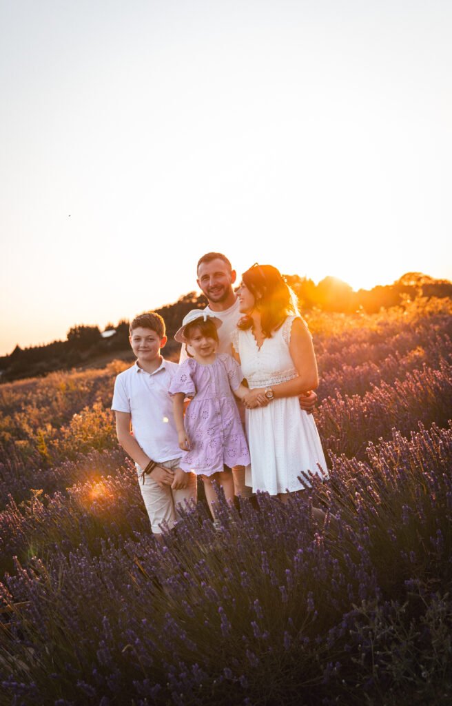 shooting famille dans les lavandes en haute garonne