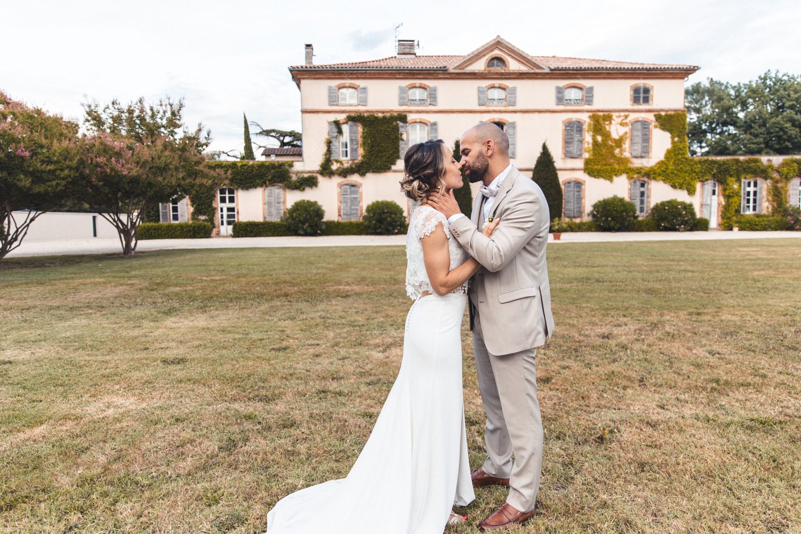 Les mariés au domaine saint maurice en haute garonne