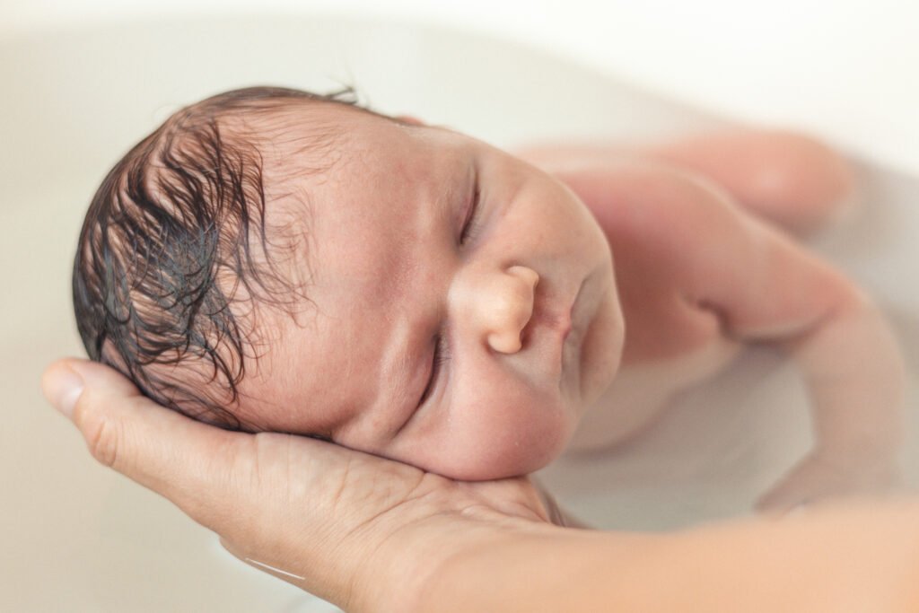 photographe de naissance et bain thérapeutique